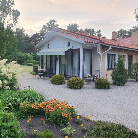 Villa Leonardo เวนต์สปิลส์ ภายนอก รูปภาพ