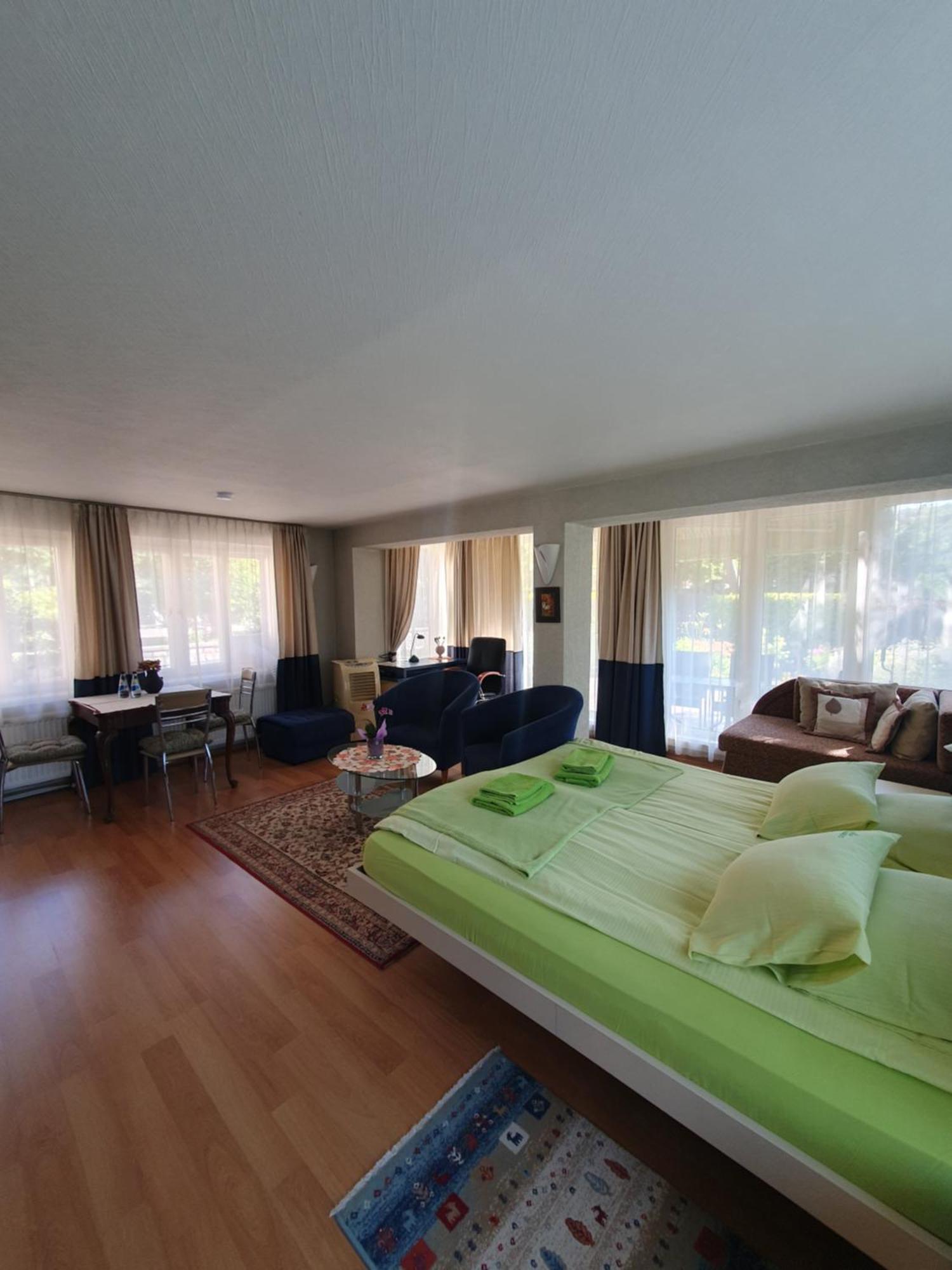 Villa Leonardo เวนต์สปิลส์ ภายนอก รูปภาพ